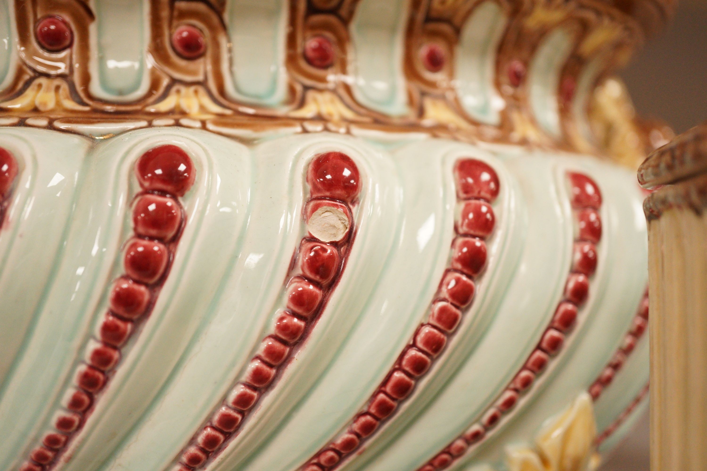 A Continental majolica tureen and a tea caddy, largest 32cm